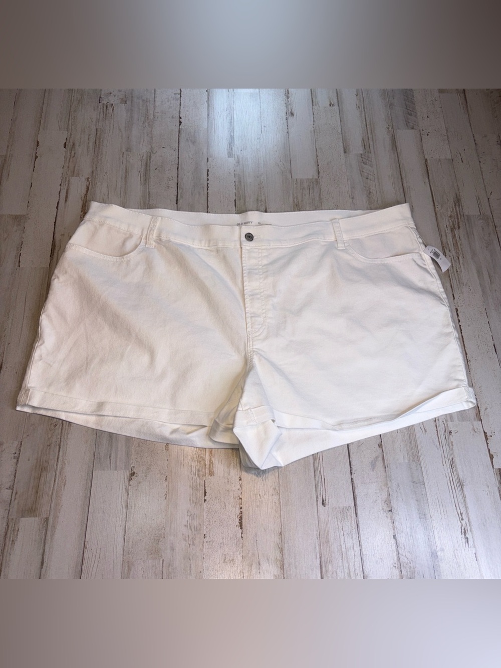 Old Navy Mid-rise White Denim Jean Shorts Plus Size 26 NWT!